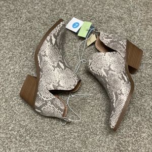 NWT snakeskin booties 7 1/2